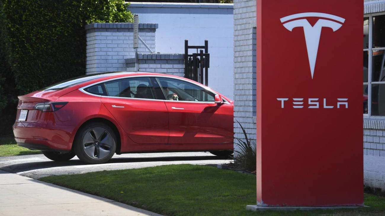 تضليل المستهلكين يجر "تيسلا" إلى المحاكم