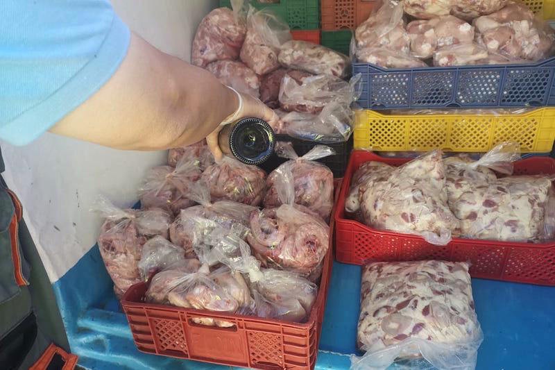 فيديو "الدجاج الميت".. منتجو الدواجن يدخلون على الخط