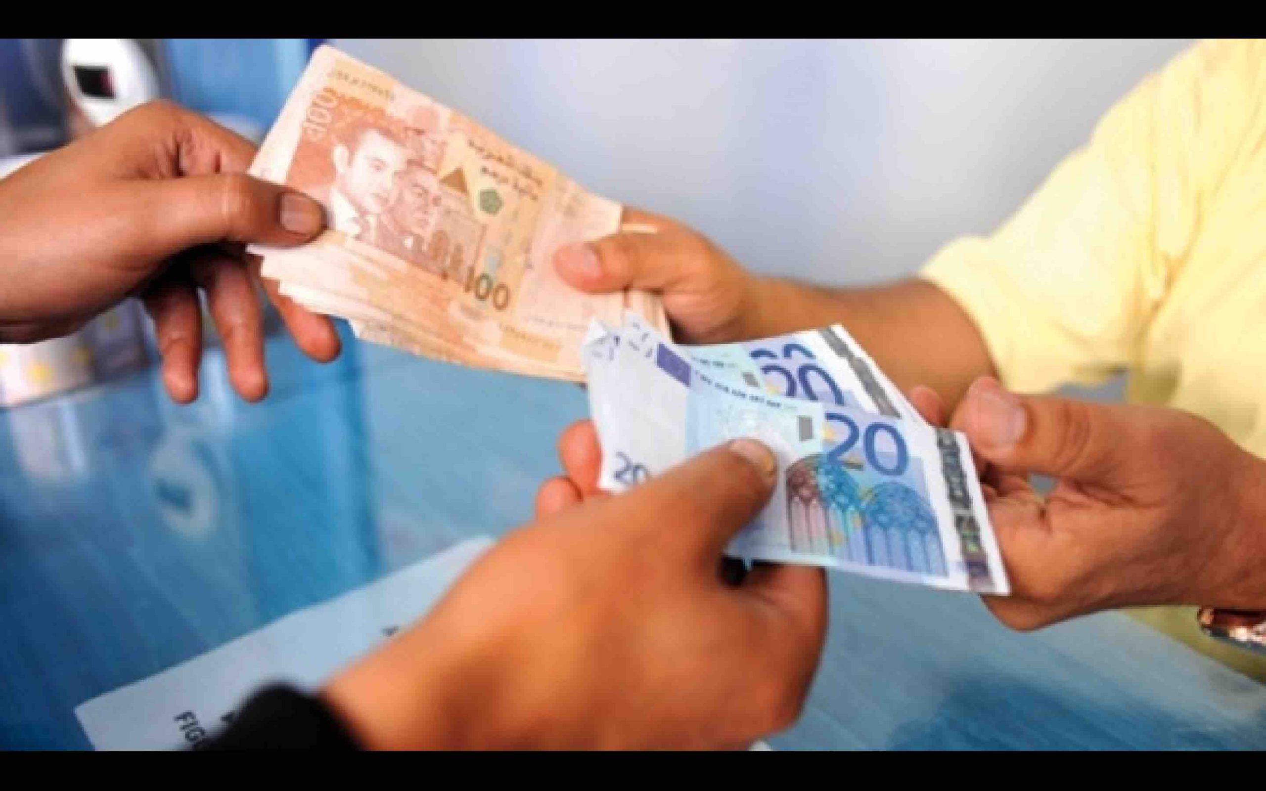 تراجع معاملات المغاربة بـ"الكاش"