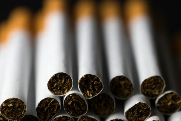 بالأرقام: الحكومة تراهن على عائدات من جيوب المدخنين والسكارى تتجاوز مداخيل الفوسفاط في 2024