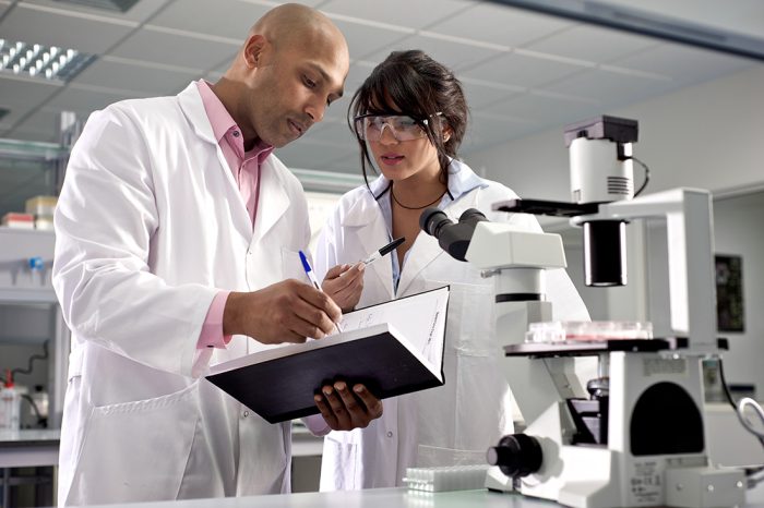 اتفاق بين"MAScIR"  و"لابروفان" على تطوير حلول في مجال التكنولوجيا الطبية الحيوية بالعيون