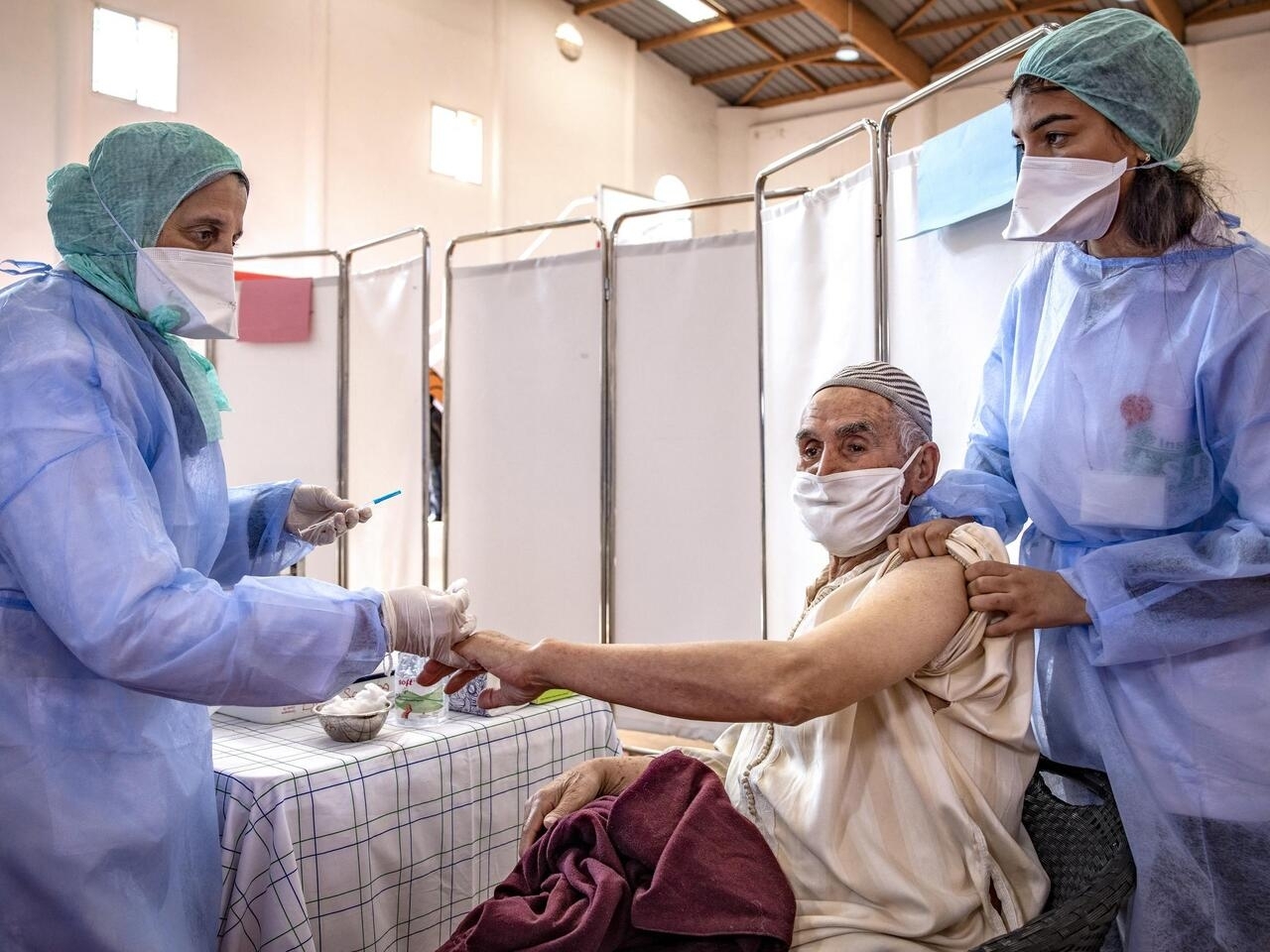 حصيلة كورونا: ارتفاع الوفيات وهذا عدد الملقحين بالجرعة الرابعة