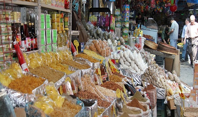 الأسر المغربية تبدي تشاؤماً كبيراً بخصوص أسعار المواد الغذائية وقدرتها على الادخار