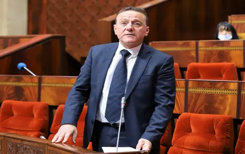 اختلالات نقل المسافرين تسائل عبد الجليل في البرلمان