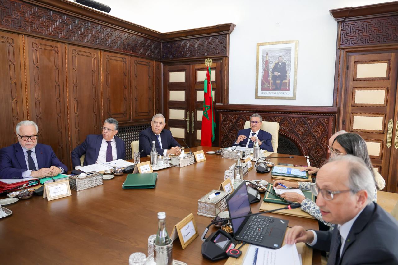 مجلس الحكومة يصادق على مرسوم لدعم مناخ الأعمال ويتابع مستجدات البكالوريا