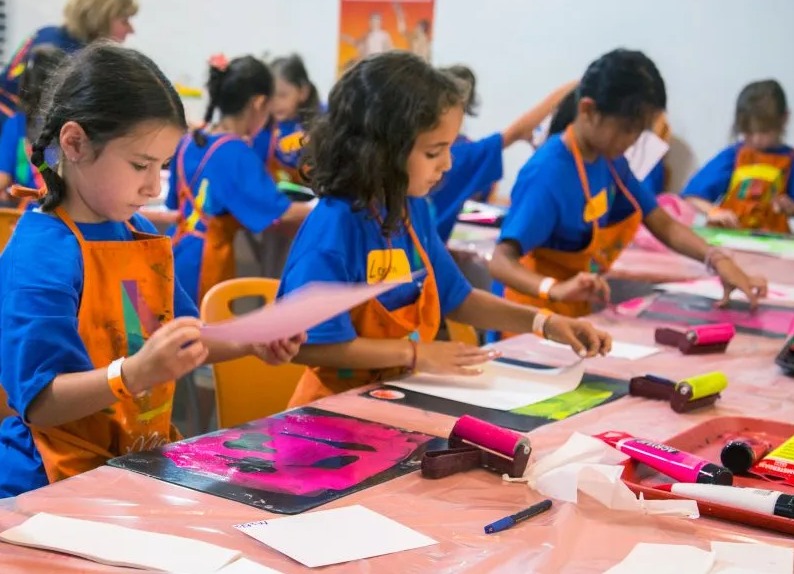 موضة "السامر كامب" تغري الأسر