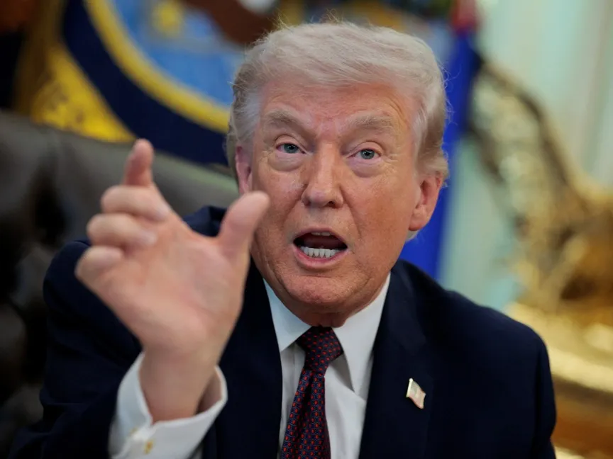 ترامب يلمح لتمديد مهلة إيران بشأن مضيق هرمز