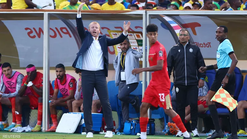 حرب كلامية بين المدربين تسبق قمة الوداد ضد الأهلي بالقاهرة