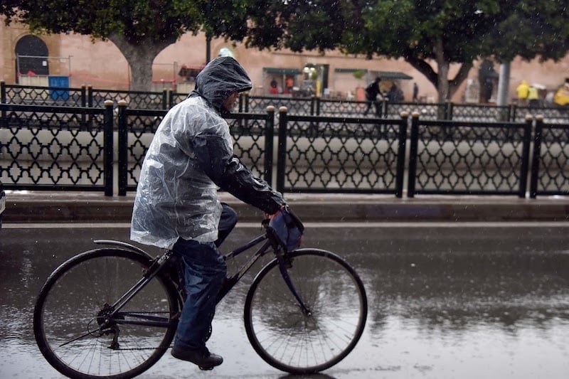 الأرصاد تنطر بأمطار قوية ورياح مع تطاير غبار ابتداء من الخميس