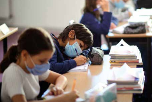 النشرة الأسبوعية: أوميكرون يُغلق 159 مؤسسة في المغرب خلال 5 أيام