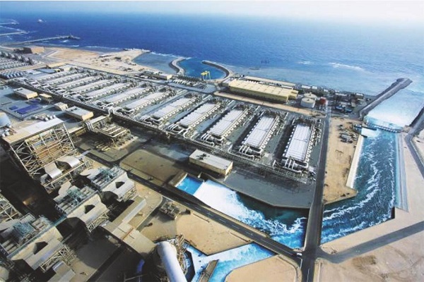 120 مليارا لتمويل محطة لتحلية مياه البحر ومشاريع أخرى بالعيون