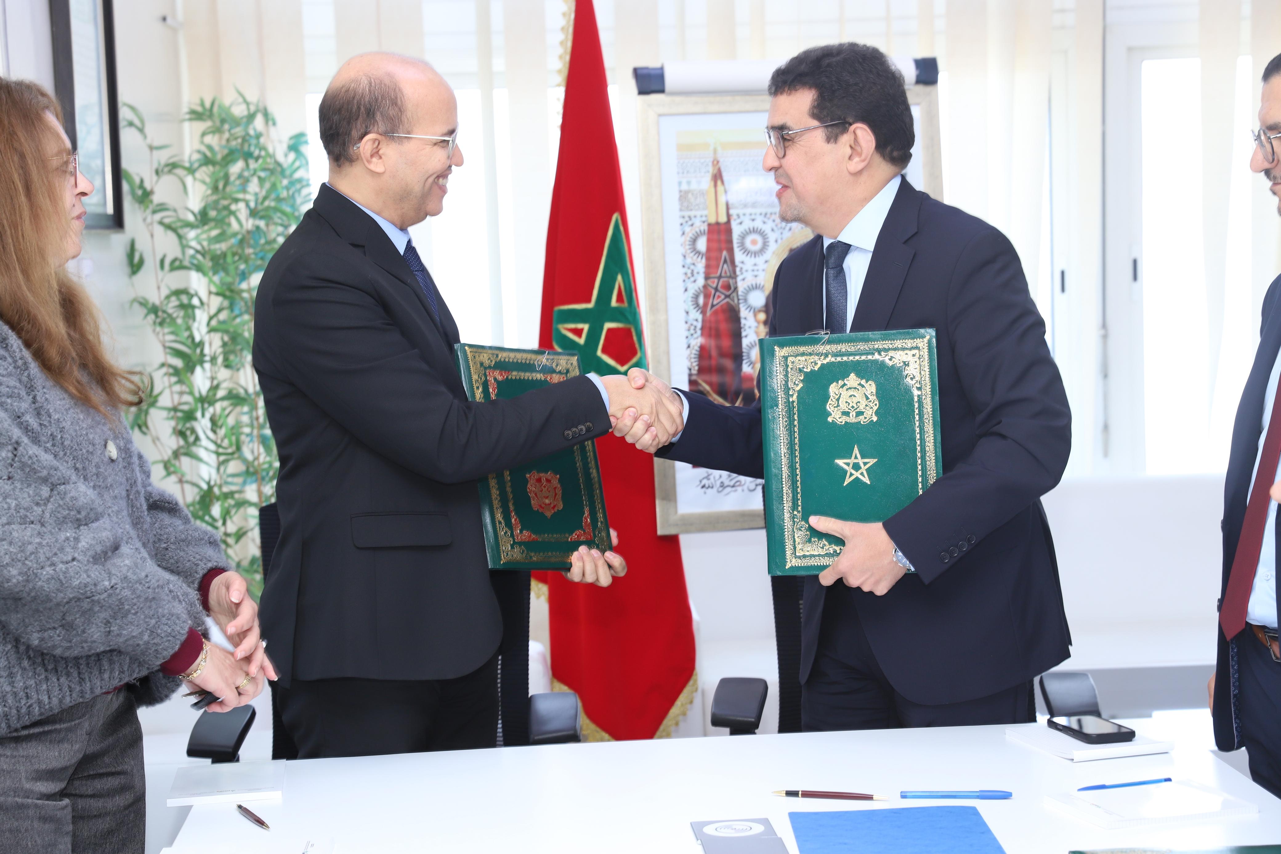 توقيع  بروتوكول اتفاق لتنظيم تسجيل المنتجات الصحية المستخلصة من القنب الهندي