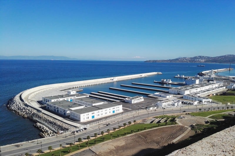 الرياح القوية تغلق ميناء طنجة في وجه الملاحة البحرية