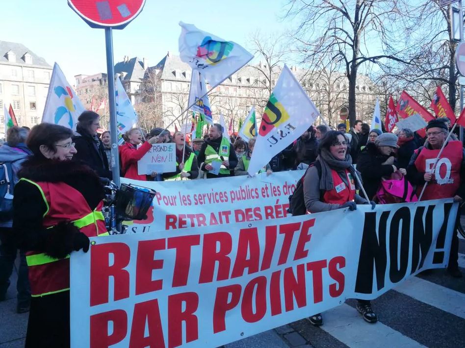 إصلاح نظام التقاعد.. حكومة ماكرون تواجه الفرنسيين بالشارع