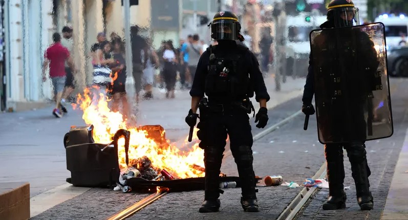 فاتورة اضطرابات فرنسا وصلت إلى مليار أورو
