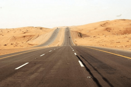 طريق تيزنيت -الداخلة : تغييرات وإضافات جوهرية تمدد المرسوم الخاص بالأشغال