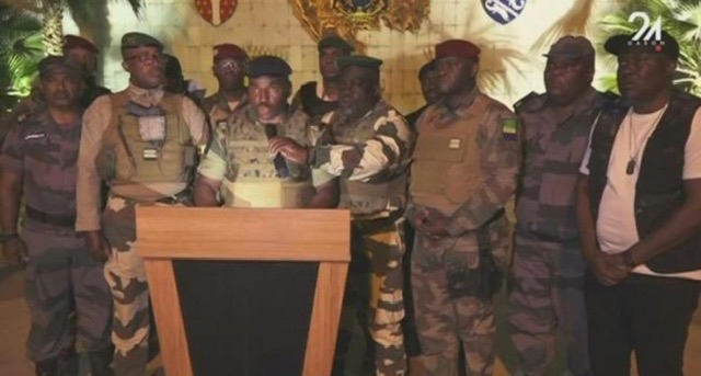 انقلاب عسكري في الغابون بعد فوز الرئيس بولاية ثالثة