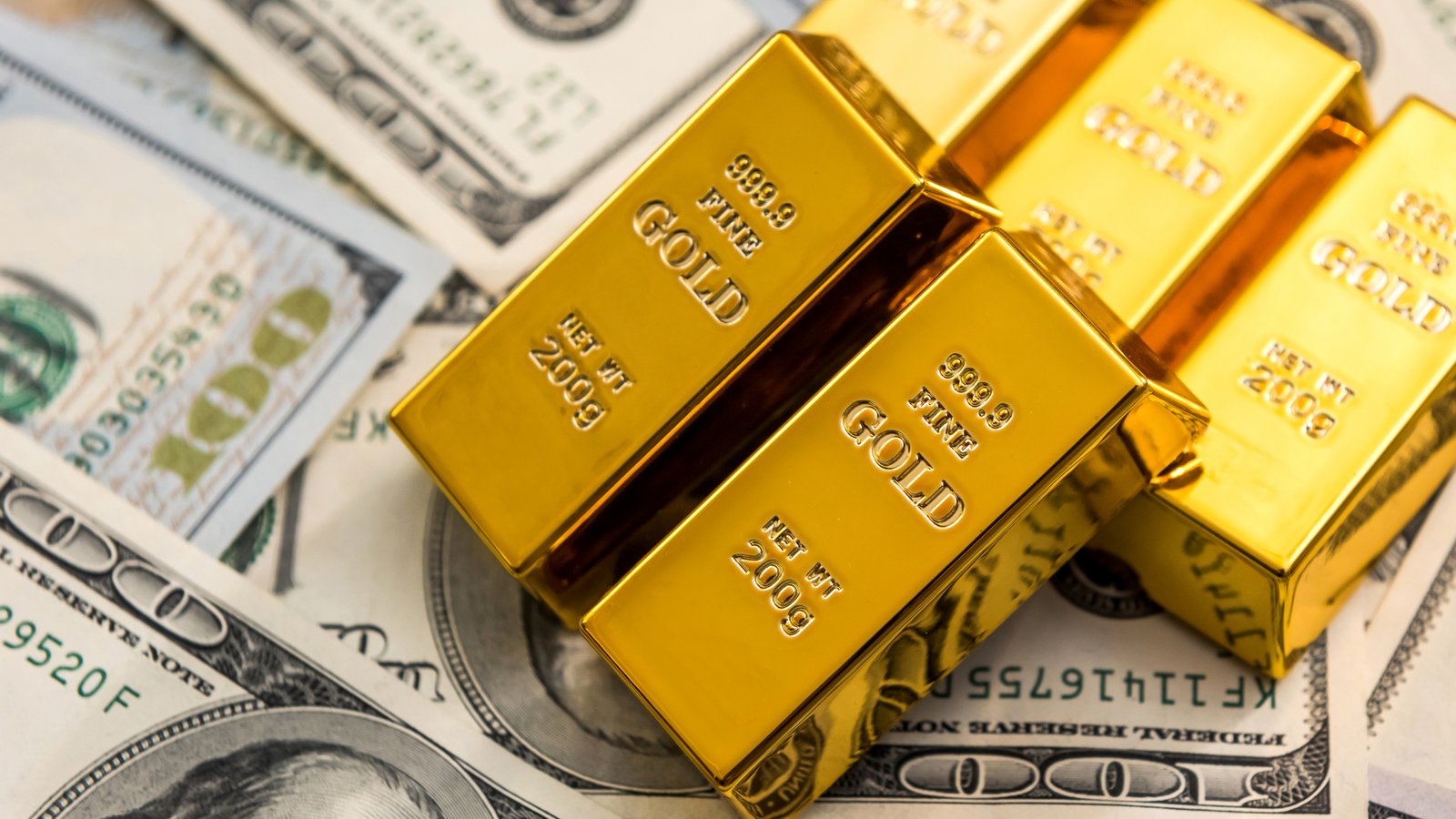 الذهب يواصل الصعود آسيويا بدعم من تراجع الدولار وأسعار النفط