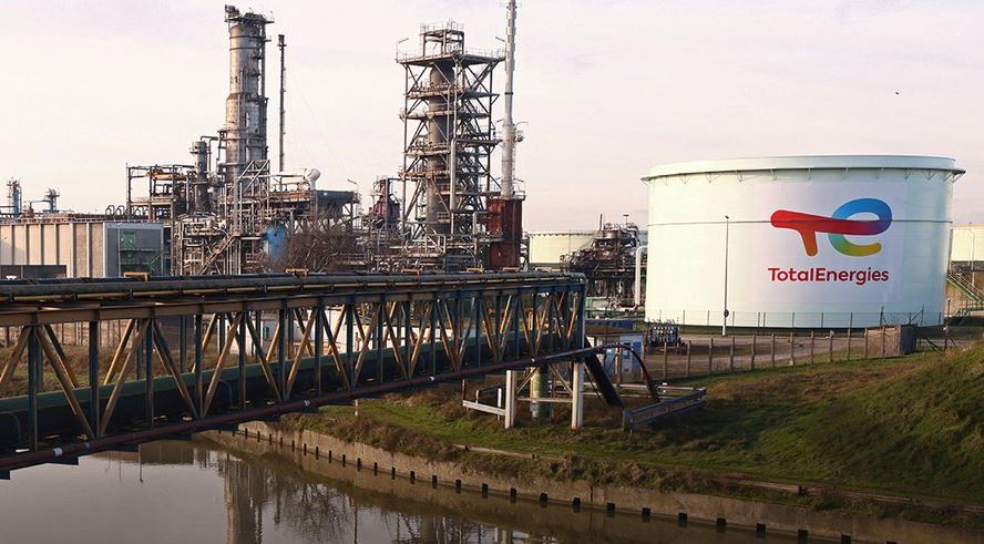 لليوم الرابع على التوالي.. إضرابات فرنسا تجمد سلاسل تسليم المحروقات والطاقة