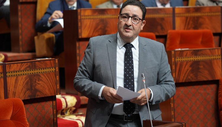 وزير النقل يوضح أسباب غلاء التذاكر في الأعياد ويكشف إجراءات المراقبة