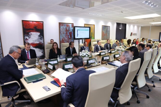 اللجنة الوطنية للاستثمارات تصادق على مشاريع بقيمة 200 مليار درهم خلال 2024