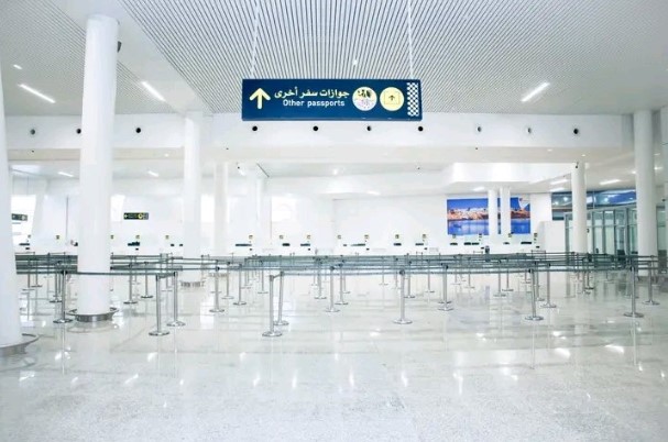 توقيف قرصان بلغاري بمطار محمد الخامس مطلوب من قبل "الأنتربول" والأمن الإسباني