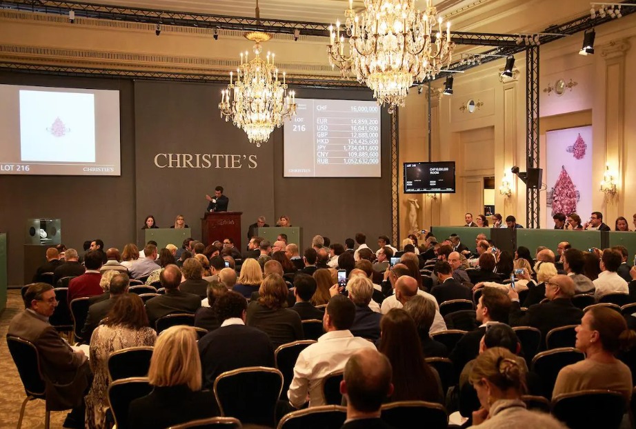 جدل حول مزاد مجوهرات لـ"كريستيز" بجنيف بسبب صلات مع النازيين