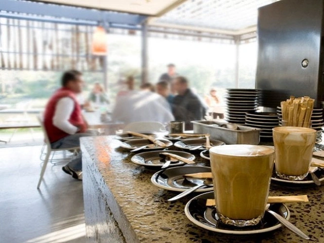 قرار جبائي يغلق مقاهي ومطاعم الرباط نهاية الشهر الجاري