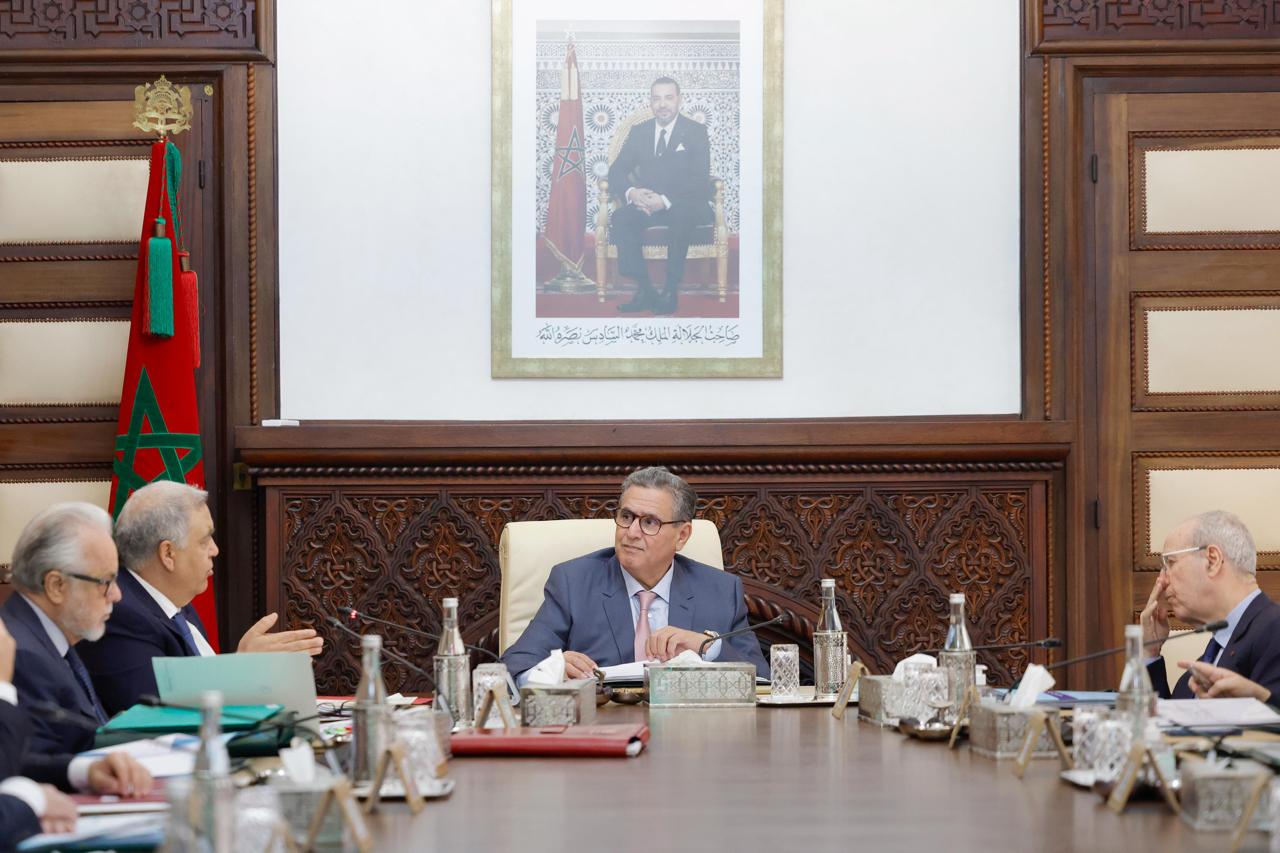 الحكومة تعيد هيكلة وزارة الاستثمار وتلائم أسعار الرسم على الأراضي غير المبنية