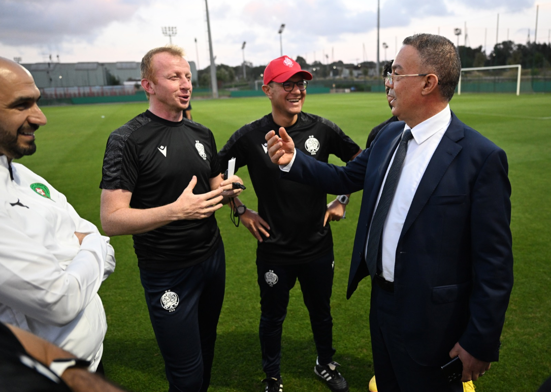 قبل موقعة الأهلي.. لقجع والركراكي يحلان بتداريب الوداد وطبيب الفريق ينفي تسجيل إصابات جديدة