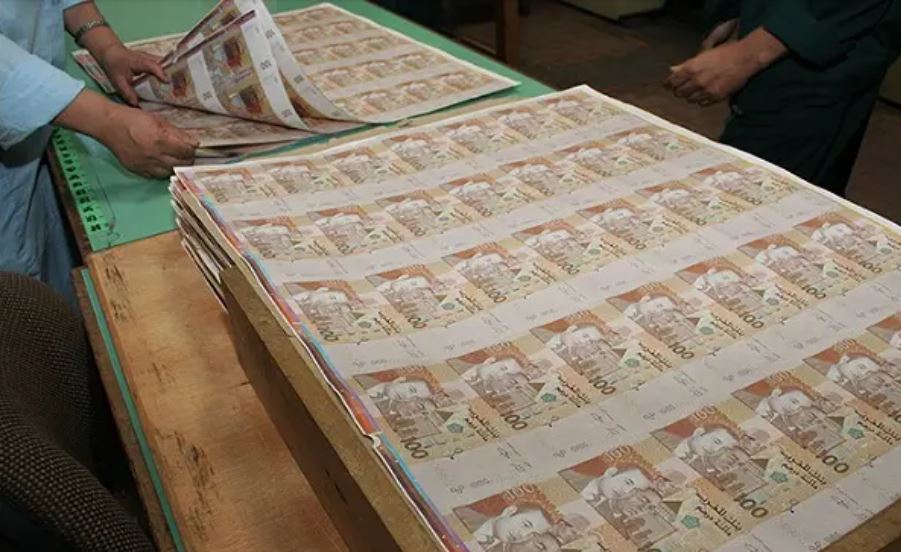 تراجع عجز السيولة البنكية إلى 138 مليار درهم