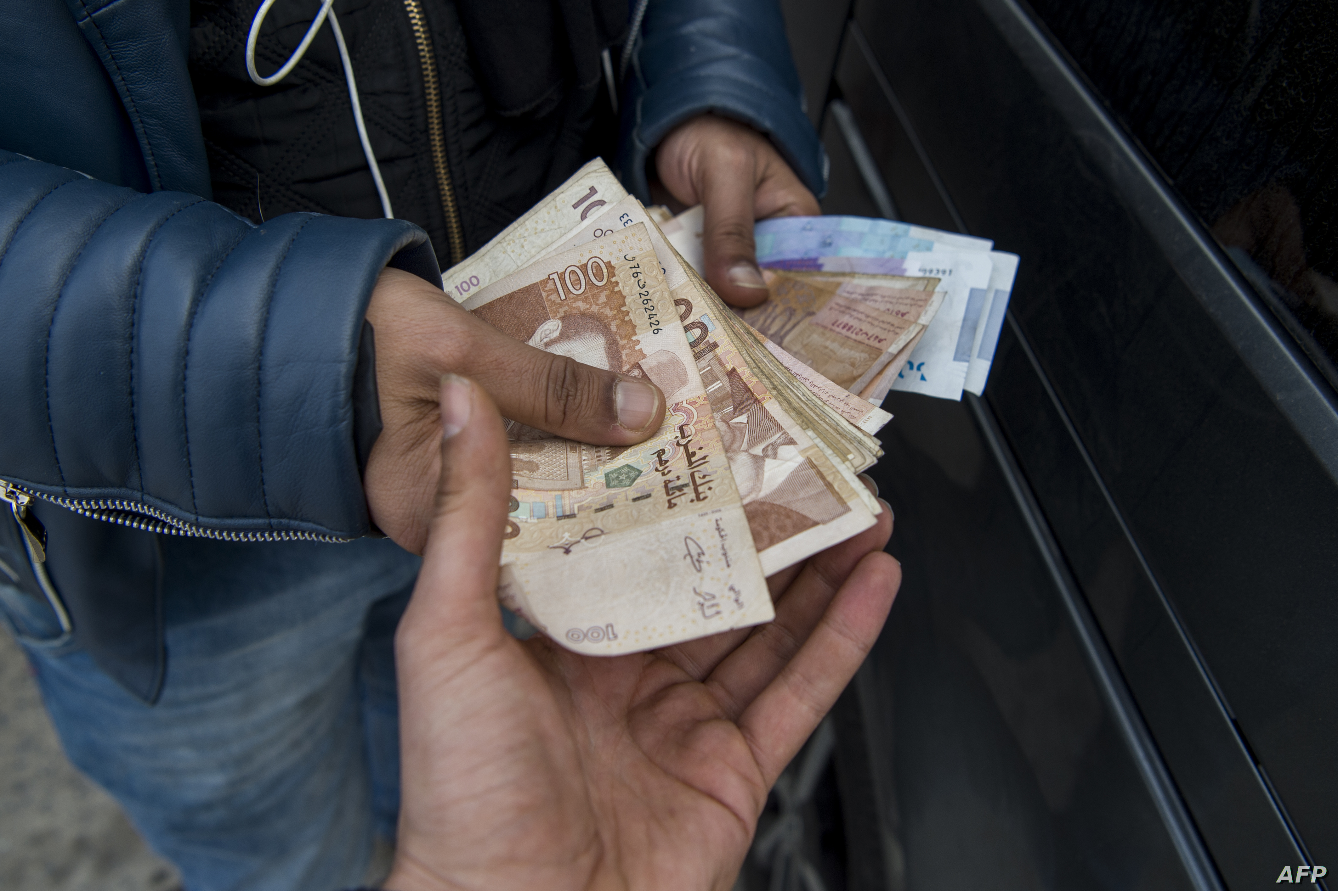 77% من المغاربة يلجؤون إلى الاقتراض من عائلاتهم عوض الأبناك