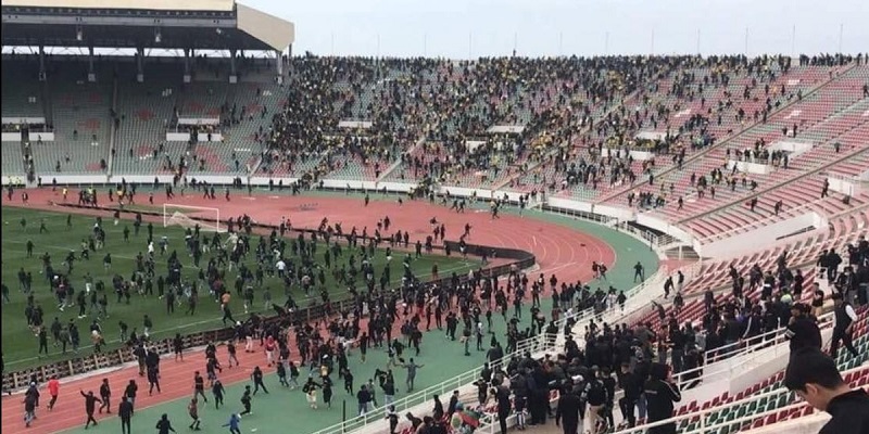 مباراة الجيش والمغرب الفاسي.. اعتقال 160 شخصاً وإصابات خطيرة في صفوف رجال الأمن