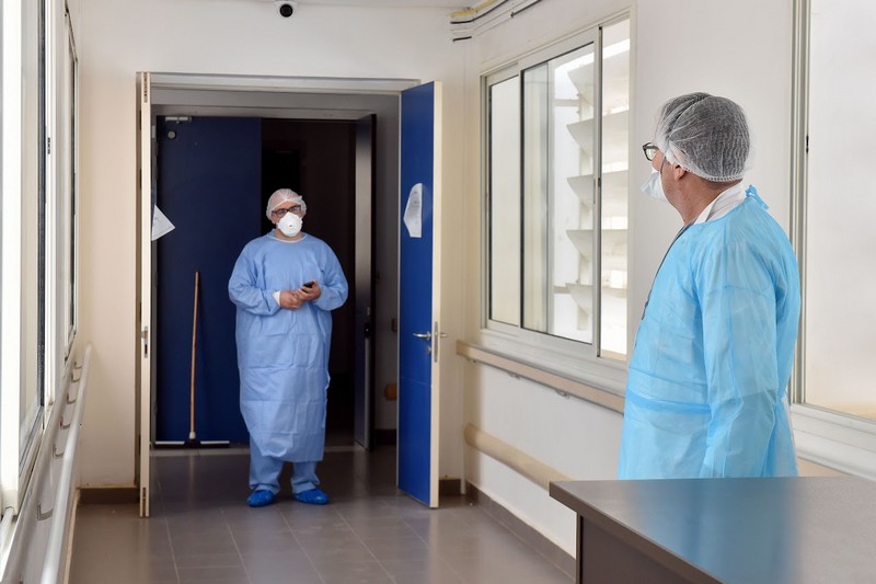 حصيلة كورونا: اللقاح والبرتكول العلاجي يحصنان المصابين ضد المضاعفات المميتة