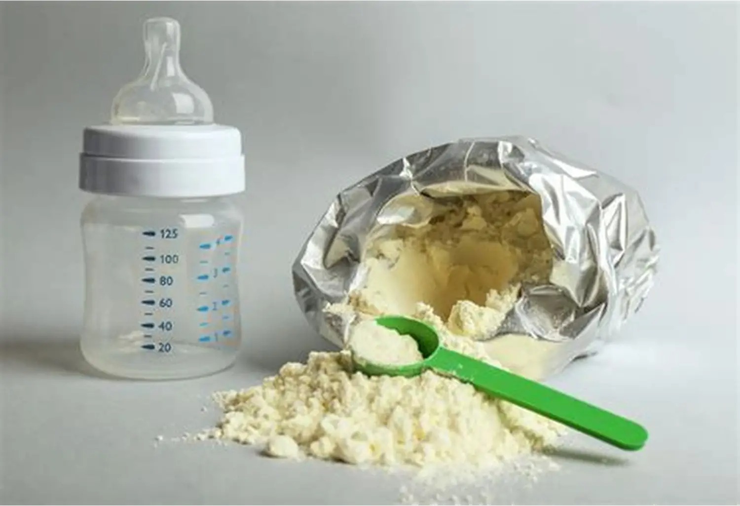 "أونسا" يسحب دفعات من حليب الرضع بشكل احترازي