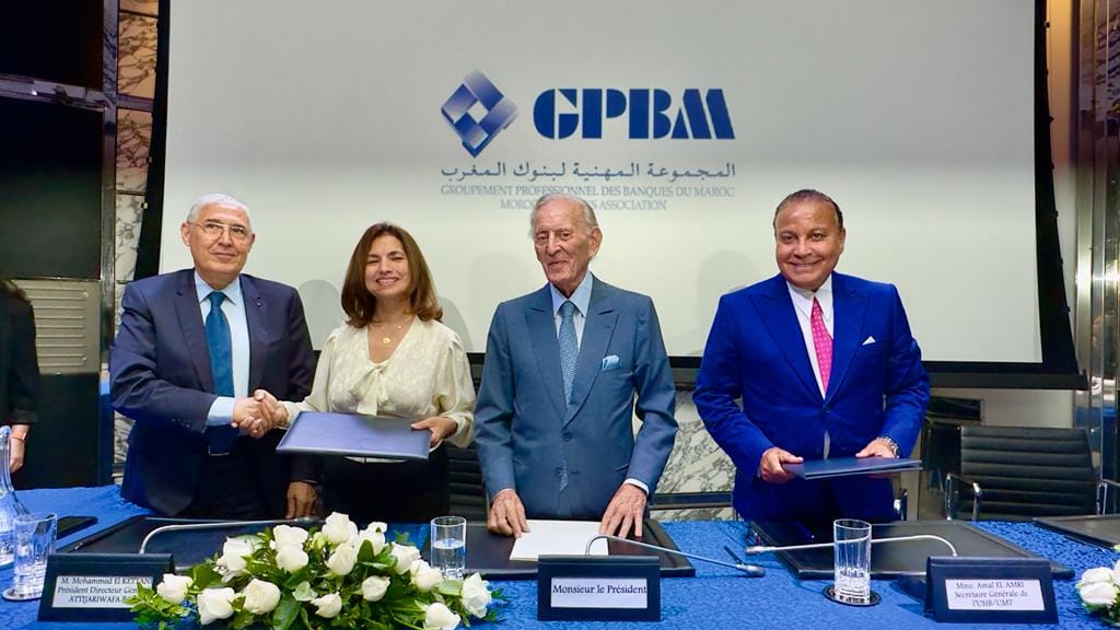 بشرى للبنكيين.. اتفاق يقر زيادة في الأجور