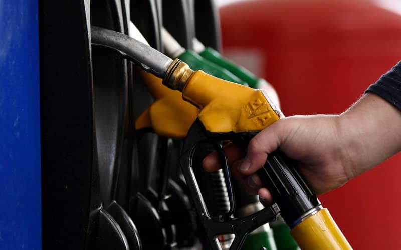 شركتان تقران تخفيضات جديدة في أسعار "الكازوال" والبنزين