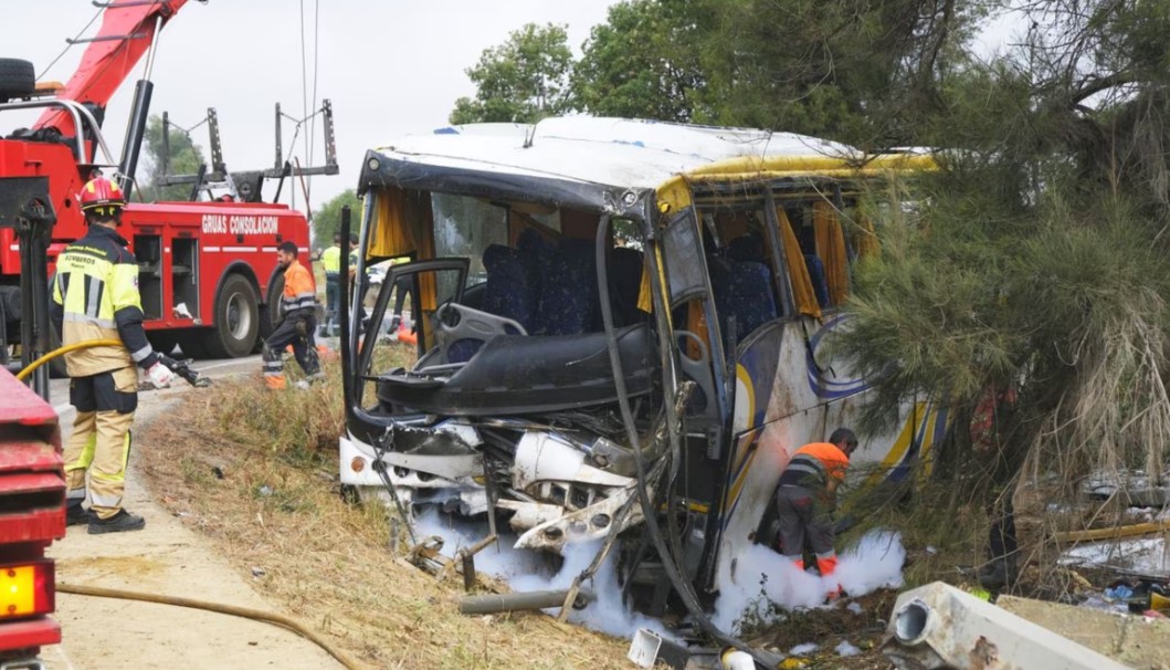 وزارة السكوري تحدث خلية لتتبع مستجدات حادث انقلاب حافلة عاملات مغربيات موسميات بإسبانيا