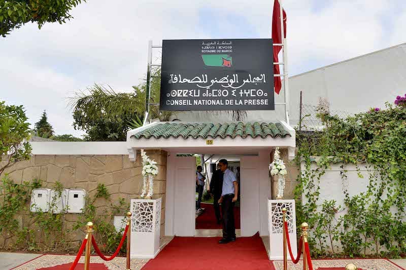 بسبب خروقات تغطية أحداث الزلزال.. المجلس الوطني للصحافة يرفع شكاية إلى مجلس الأخلاقيات بفرنسا ضد "شارلي إيبدو" و"ليبيراسيون"