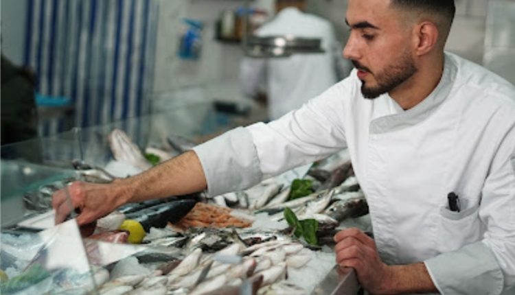 شركة بيع أسماك بالفنيدق.. نموذج لالتقائية المبادرة الوطنية للتنمية البشرية وبرنامج "انطلاقة"