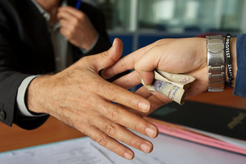 الخط المباشر للتبليغ عن الرشوة تلقى 8090 مكالمة خلال 2021