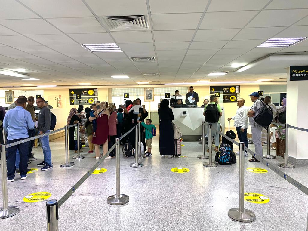 إجلاء المواطنين المغاربة من السودان.. ثاني طائرة تحط بمطار محمد الخامس الدولي