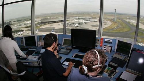 تعليق إضراب المراقبين الجويين.. النقابيون يتفاعلون مع الحكم القضائي