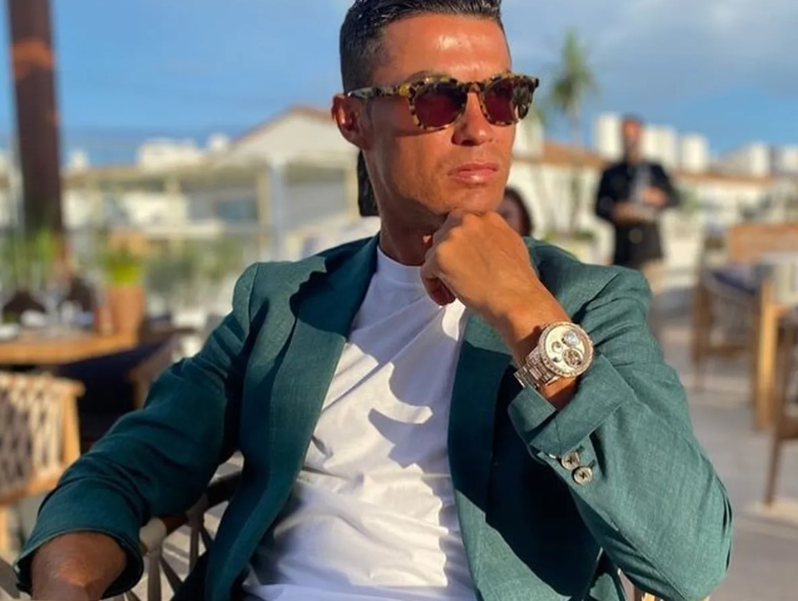 كريستيانو رونالدو يستثمر في منصة لبيع الساعات الفاخرة عبر الأنترنيت