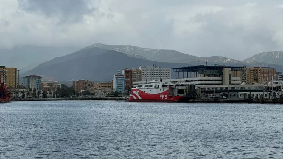 تعليق الرحلات البحرية بين طريفة وطنجة بفعل سوء الأحوال الجوية
