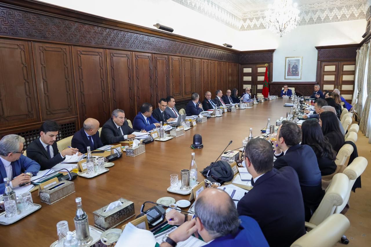 اللجنة الوطنية للاستثمار.. المصادقة على 56 مشروعا استثماريا بقيمة 134 مليار درهم