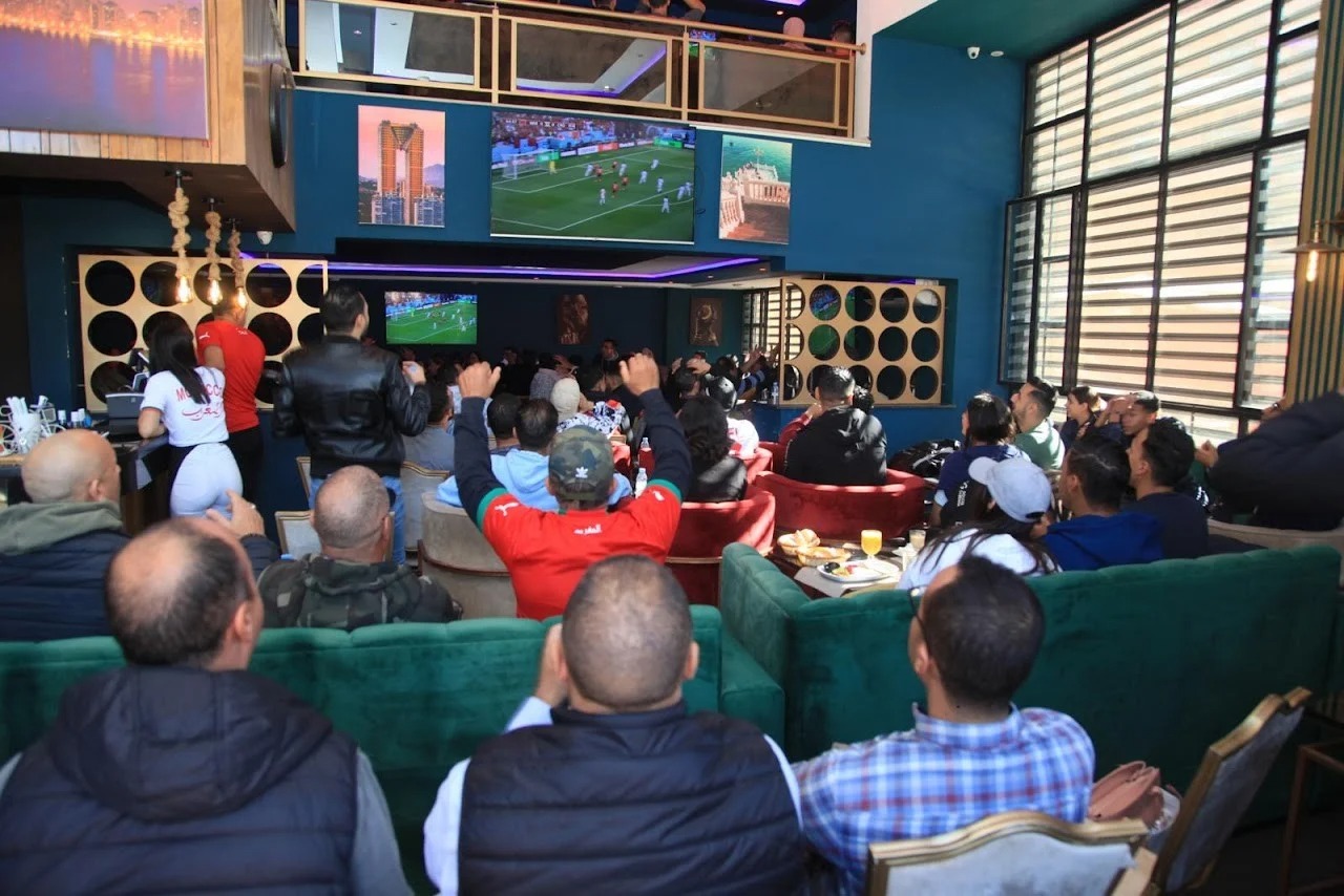 كأس إفريقيا.. فرصة لانتعاشة المقاهي وسط تحذيرات من الزيادة في الأسعار