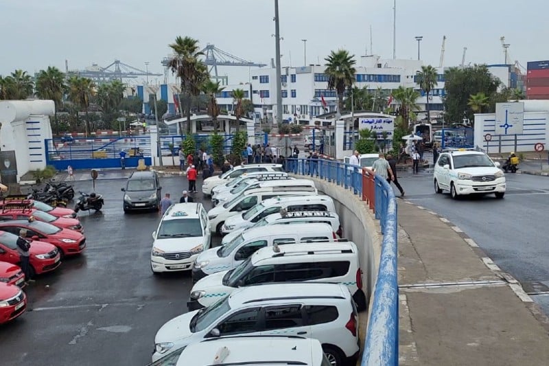 أصحاب "الطاكسيات" يلوذون بالداخلية من لهيب "الكازوال"