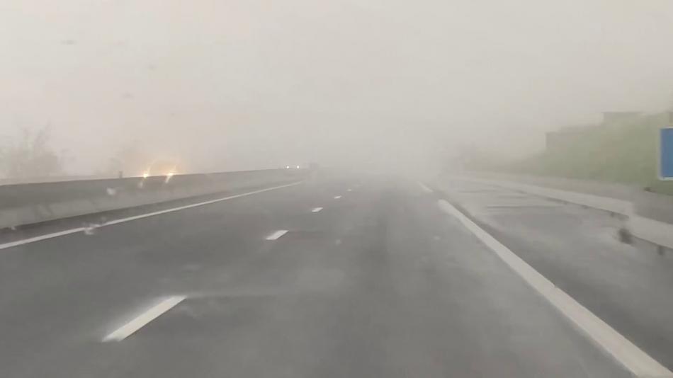 رياح قوية..وزارة التجهيز والماء تدعوا مستعملي الطريق إلى تأجيل السفر