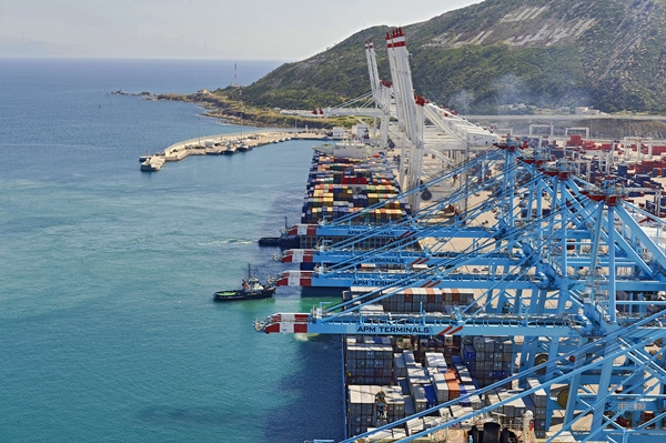 واردات المحروقات ترفع رواج الموانئ إلى 200 مليار